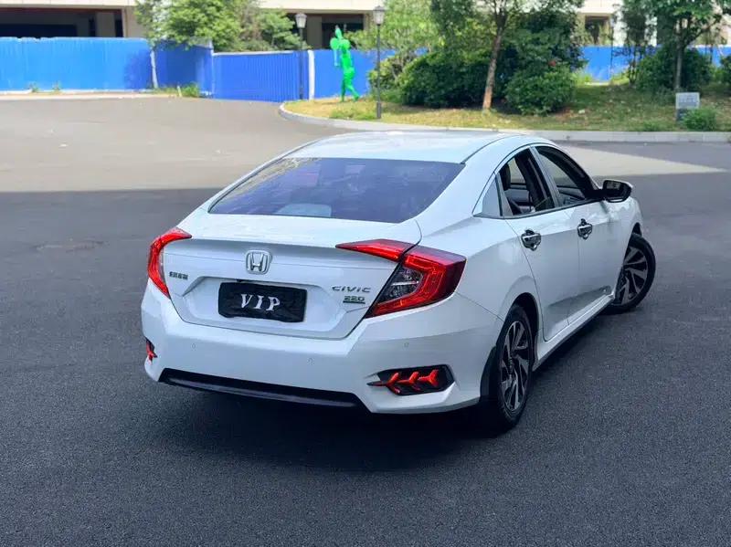 2016 Civic 220TURBO CVT Luxury Edition — миниатюра 5