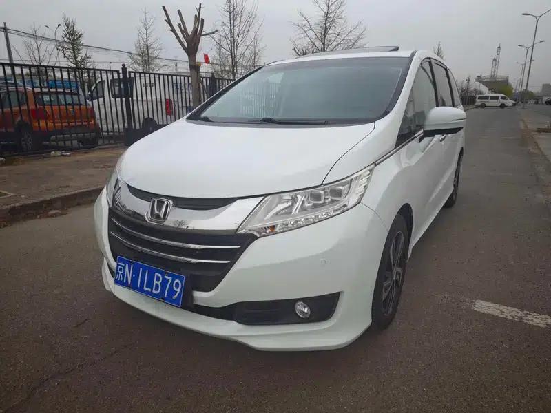 2015 Odyssey Facelift 2.4L Luxury Edition — миниатюра 1