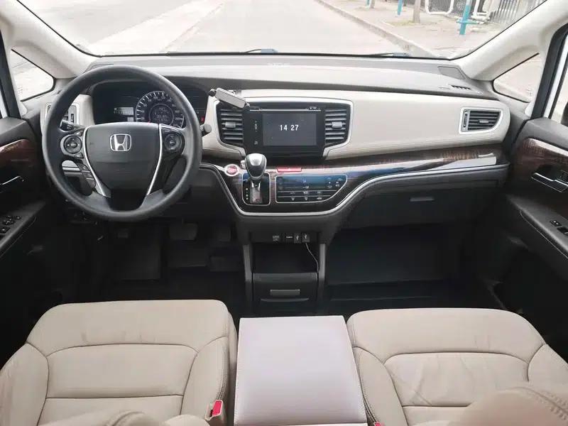 2015 Odyssey Facelift 2.4L Luxury Edition — миниатюра 3