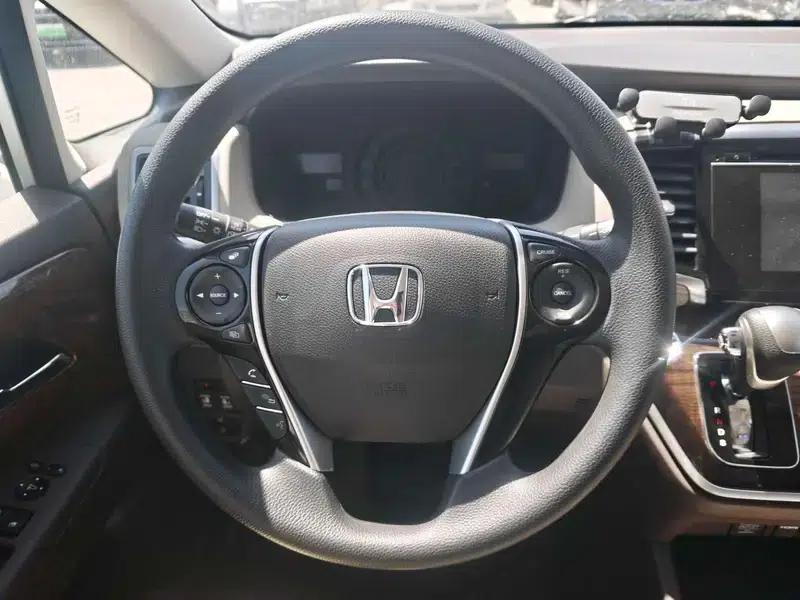 2015 Odyssey Facelift 2.4L Luxury Edition — миниатюра 5