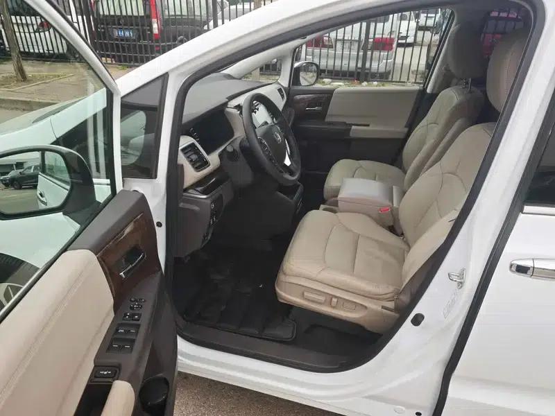 2015 Odyssey Facelift 2.4L Luxury Edition — миниатюра 8