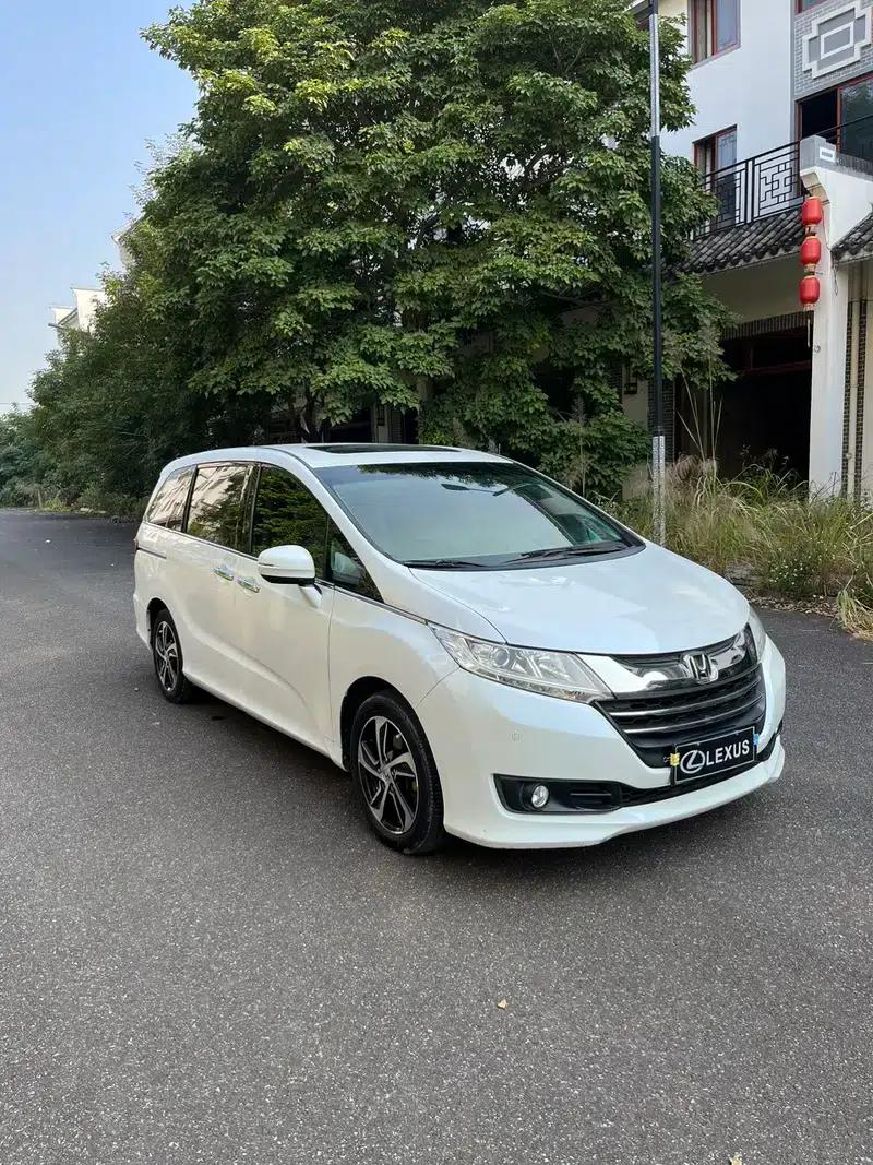 2017 Odyssey 2.4L Luxury Edition — миниатюра 3