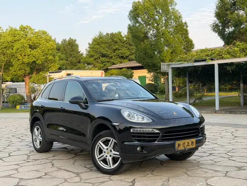 Cayenne 2014 Cayenne Platinum Edition 3.0T — миниатюра 3