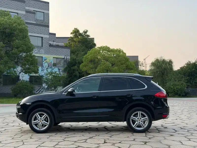 Cayenne 2014 Cayenne Platinum Edition 3.0T — миниатюра 4