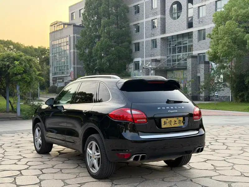Cayenne 2014 Cayenne Platinum Edition 3.0T — миниатюра 5