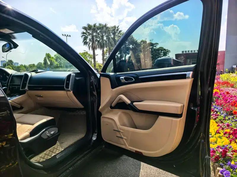 Cayenne 2014 Cayenne Platinum Edition 3.0T — миниатюра 15