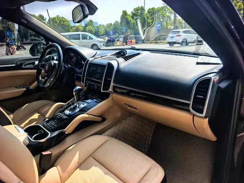 Cayenne 2014 Cayenne Platinum Edition 3.0T — миниатюра 9