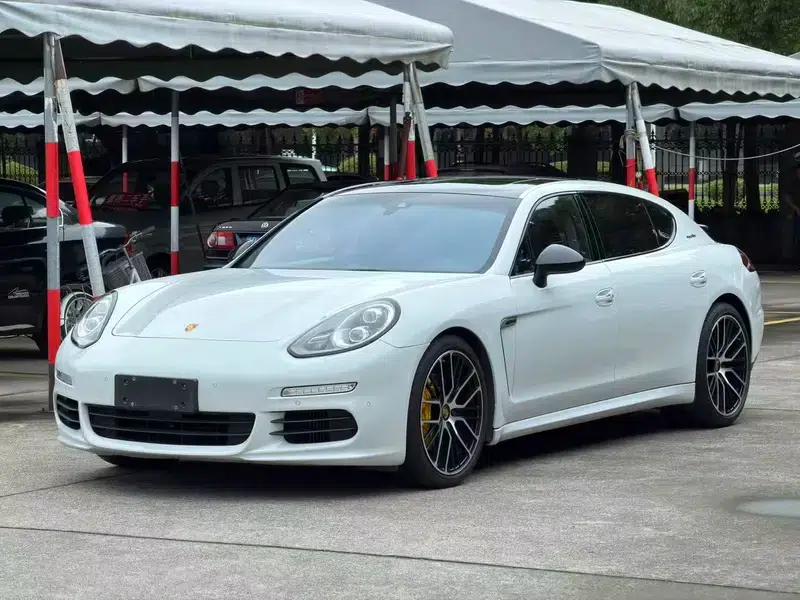 Panamera 2016 Panamera Executive Edition 3.0T — миниатюра 1