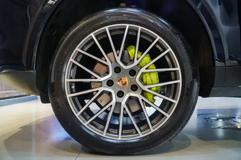 Cayenne E-Hybrid 2023 Cayenne E-Hybrid 2.0T — миниатюра 14