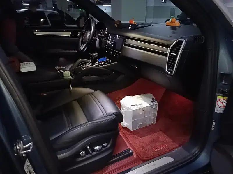 Cayenne E-Hybrid 2019 Cayenne E-Hybrid 2.0T — миниатюра 8