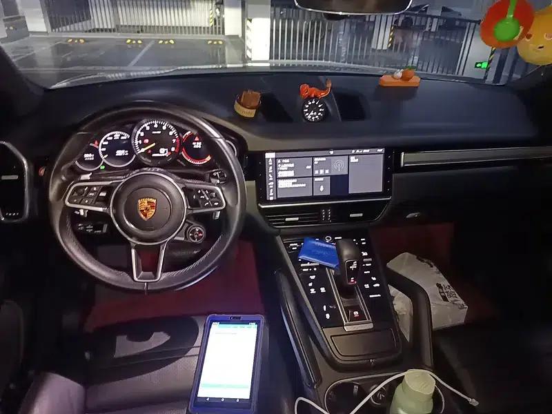 Cayenne E-Hybrid 2019 Cayenne E-Hybrid 2.0T — миниатюра 10