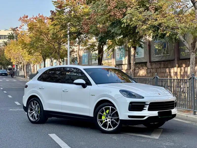 Cayenne E-Hybrid 2023 Cayenne E-Hybrid 2.0T — миниатюра 3