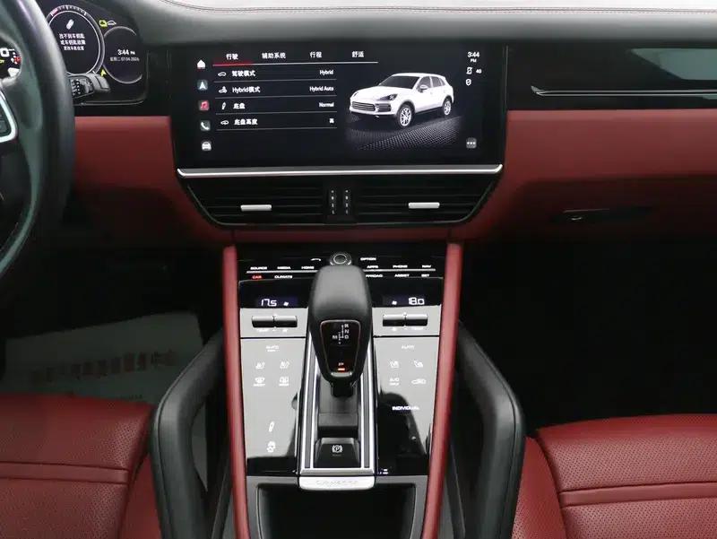 Cayenne E-Hybrid 2021 Cayenne E-Hybrid 2.0T — миниатюра 10