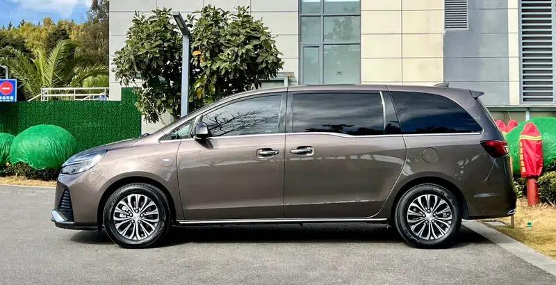 Buick GL8 2023 Land Business Class 2.0T Luxury Edition — миниатюра 4