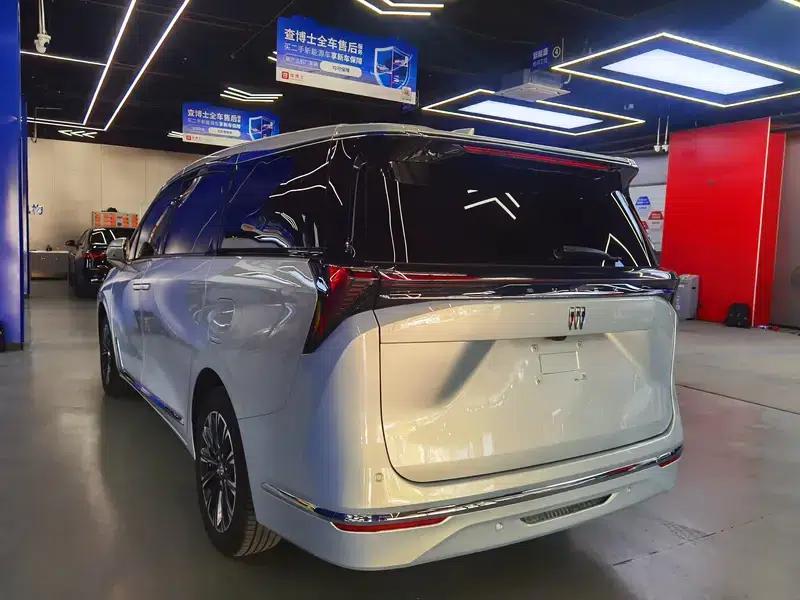 Buick GL8 2025 Luxury 2.0T Smart Enjoyment Edition — миниатюра 4