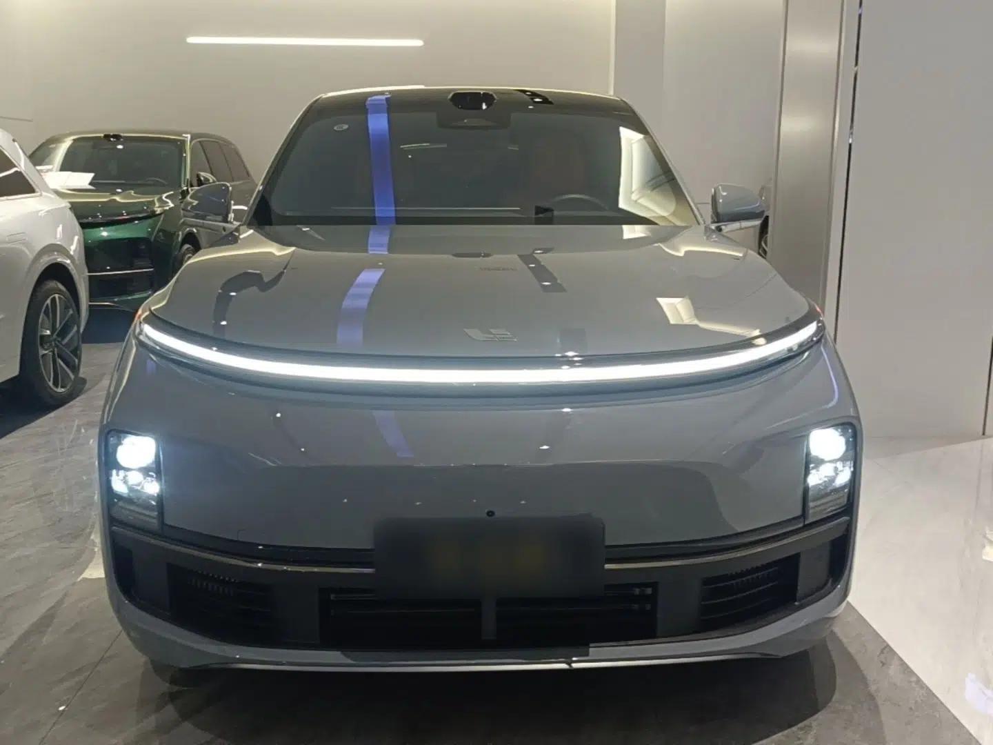 Li Auto L8 2025 Max Smart Refresh Edition — миниатюра 2