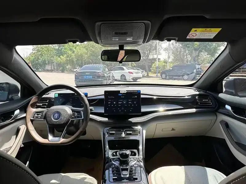 Qin PLUS DM 2024 Glory Edition DM-i 55KM Leading Model — миниатюра 7