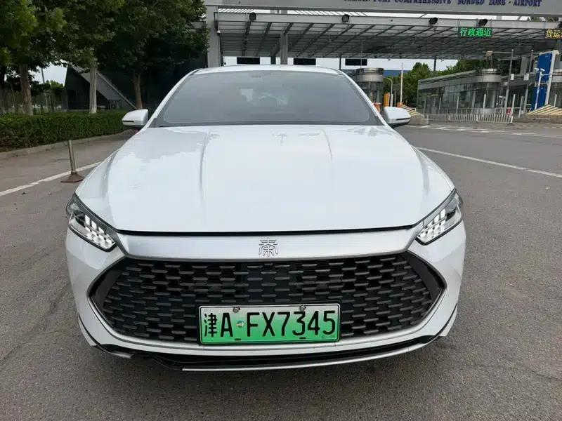 Qin PLUS DM 2024 Glory Edition DM-i 55KM Leading Model — миниатюра 2