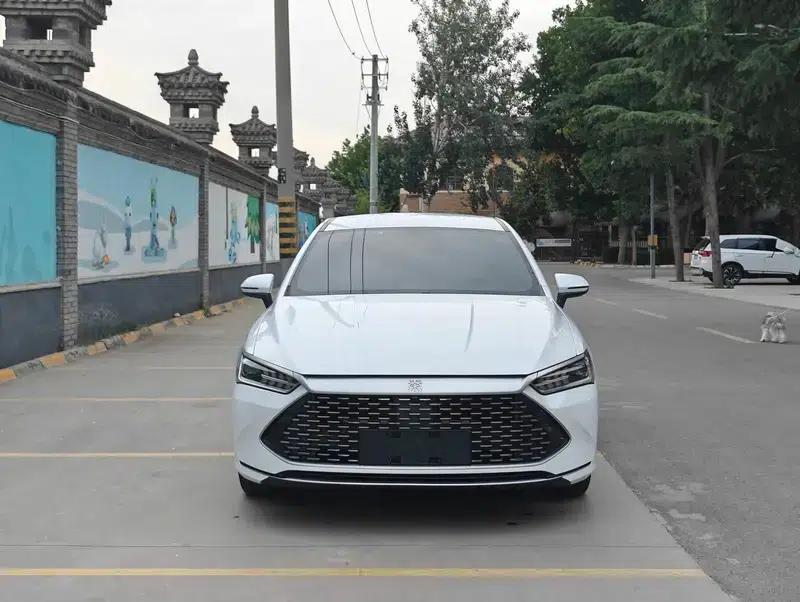 Qin PLUS DM 2024 Glory Edition DM-i 55KM Leading Model — миниатюра 2