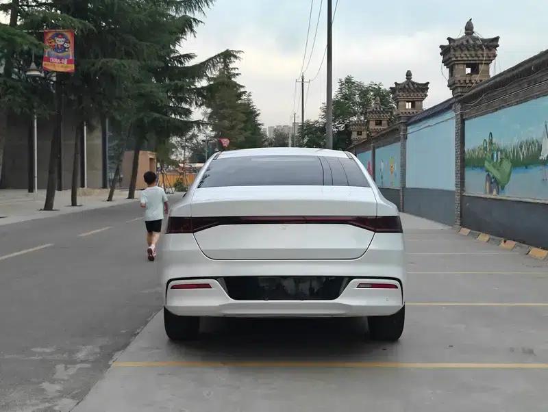 Qin PLUS DM 2024 Glory Edition DM-i 55KM Leading Model — миниатюра 5