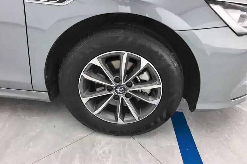 Qin PLUS DM 2024 Glory Edition DM-i 55KM Leading Model — миниатюра 12