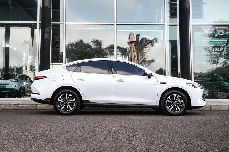 Qin PLUS DM 2025 Intelligent Driving Edition DM-i 120KM Superior Model — миниатюра 6