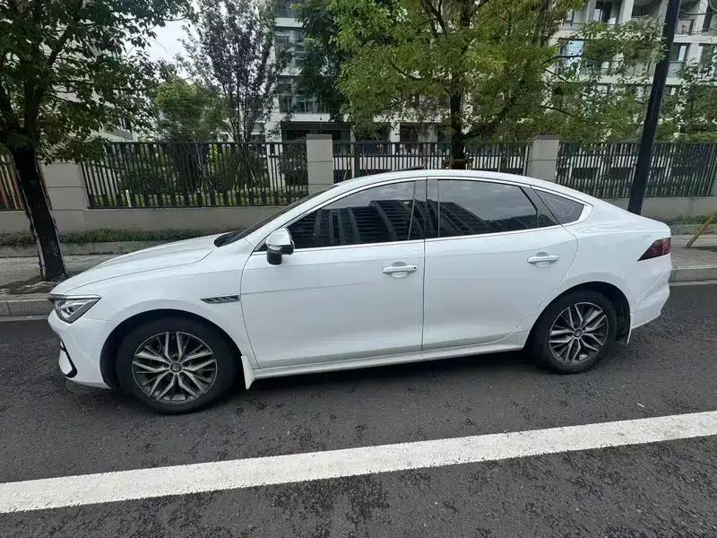 Qin PLUS EV 2023 500KM Travel Edition — миниатюра 3