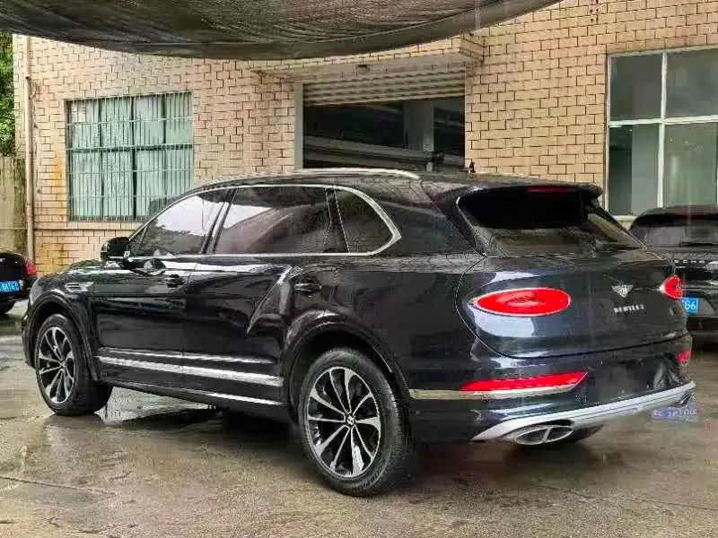 Bentayga 2023 4.0T V8 Long Wheelbase Elegance Edition — миниатюра 3