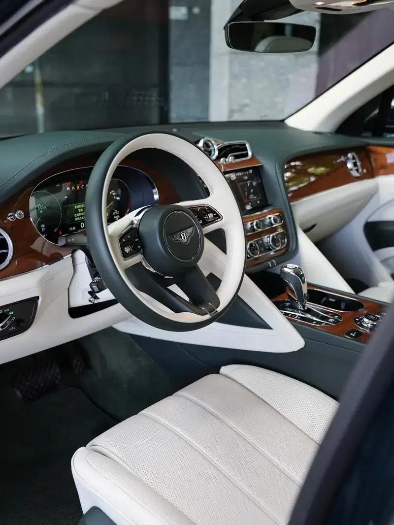 Bentayga 2021 4.0T V8 — миниатюра 18