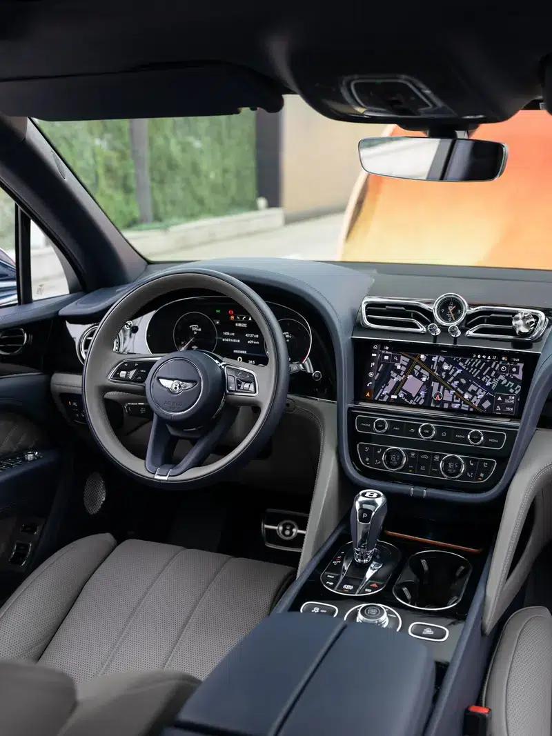 Bentayga 2022 4.0T V8 — миниатюра 17