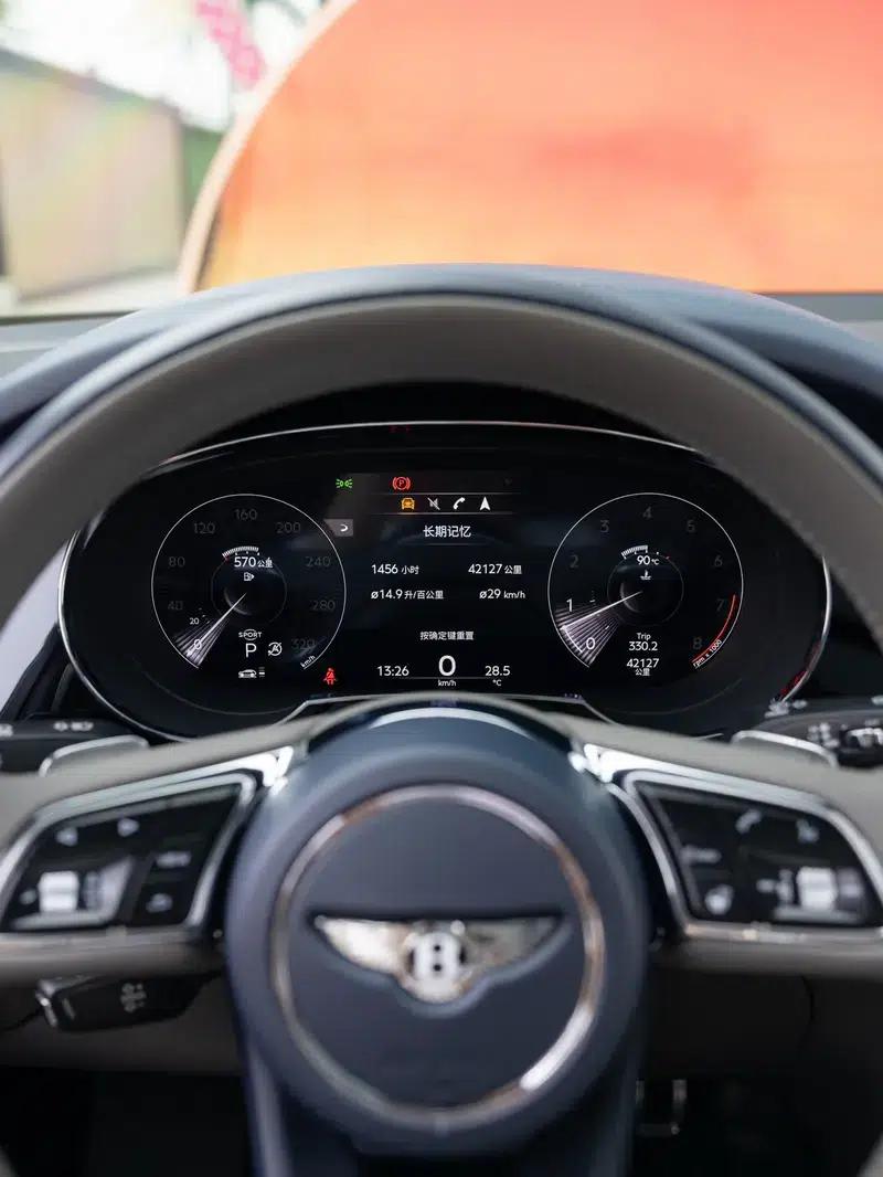 Bentayga 2022 4.0T V8 — миниатюра 18