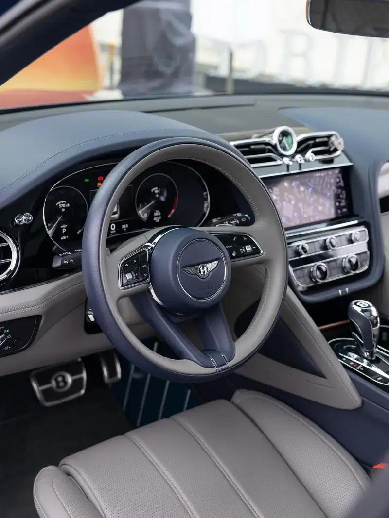 Bentayga 2022 4.0T V8 — миниатюра 9
