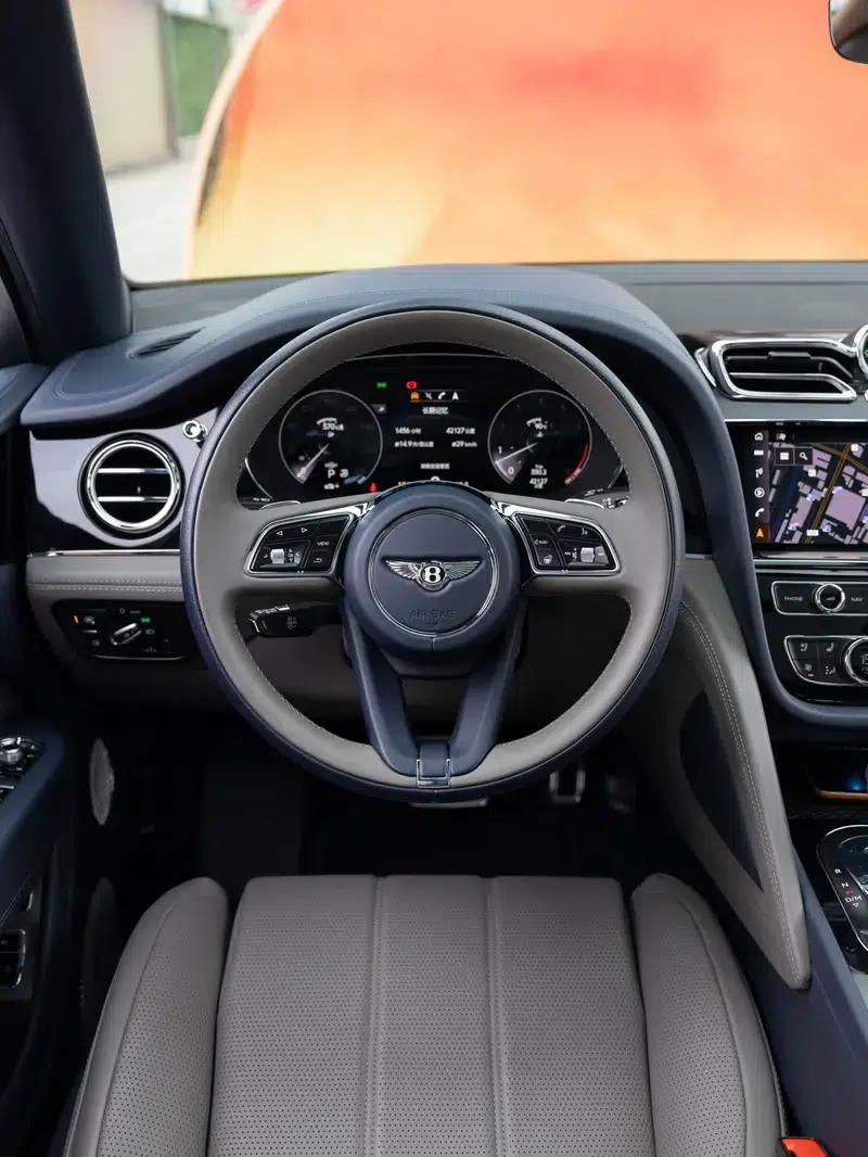 Bentayga 2022 4.0T V8 — миниатюра 10