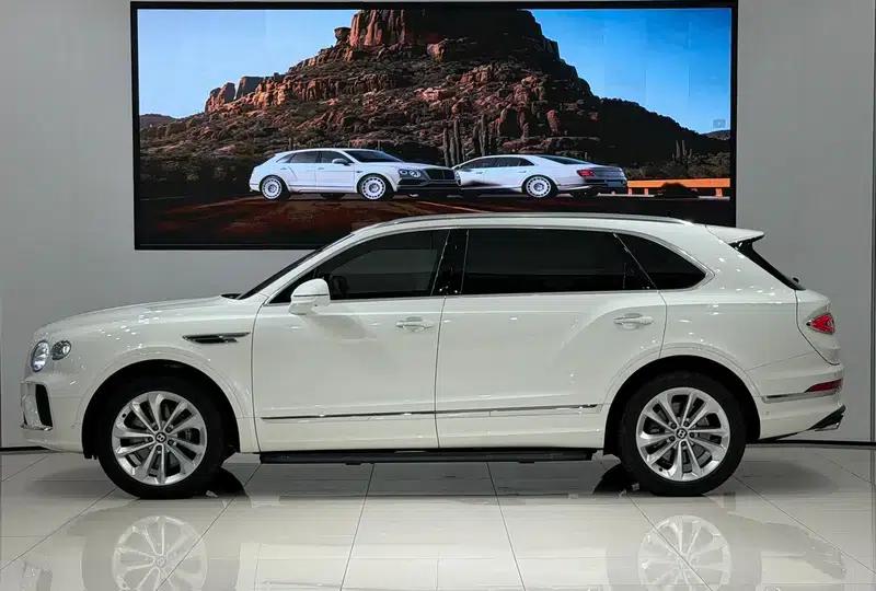 Bentayga 2024 4.0T V8 Long Wheelbase — миниатюра 3