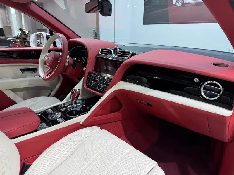 Bentayga 2024 4.0T V8 Long Wheelbase — миниатюра 6