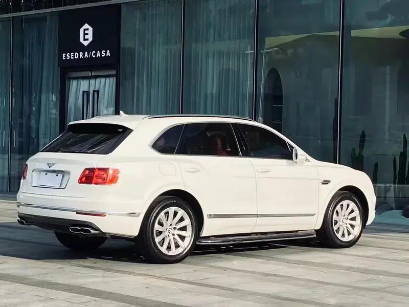 Bentayga 2018 4.0T Automatic 4WD 5-seater Parallel Import — миниатюра 5