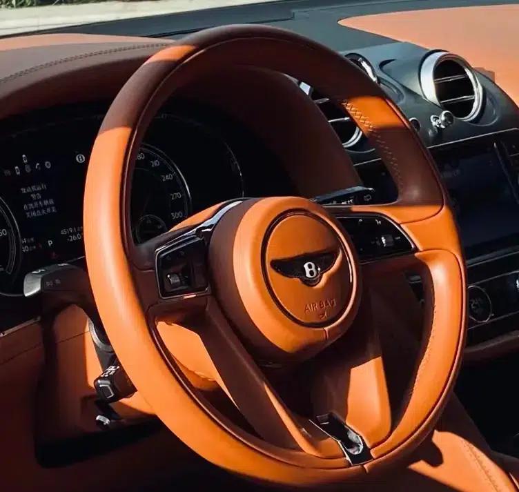 Bentayga 2018 4.0T Automatic 4WD 5-seater Parallel Import — миниатюра 7