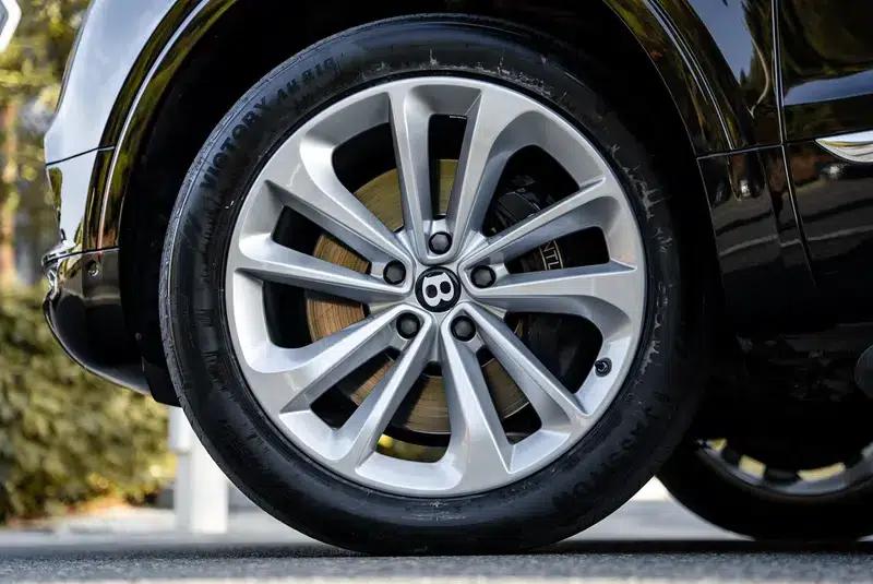 Bentayga 2016 6.0T First Edition Limited Edition — миниатюра 13