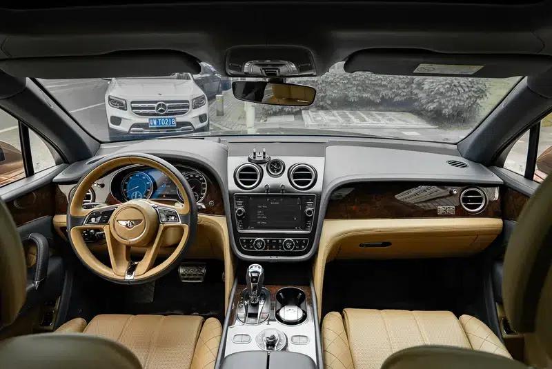 Bentayga 2016 6.0T First Edition Limited Edition — миниатюра 14