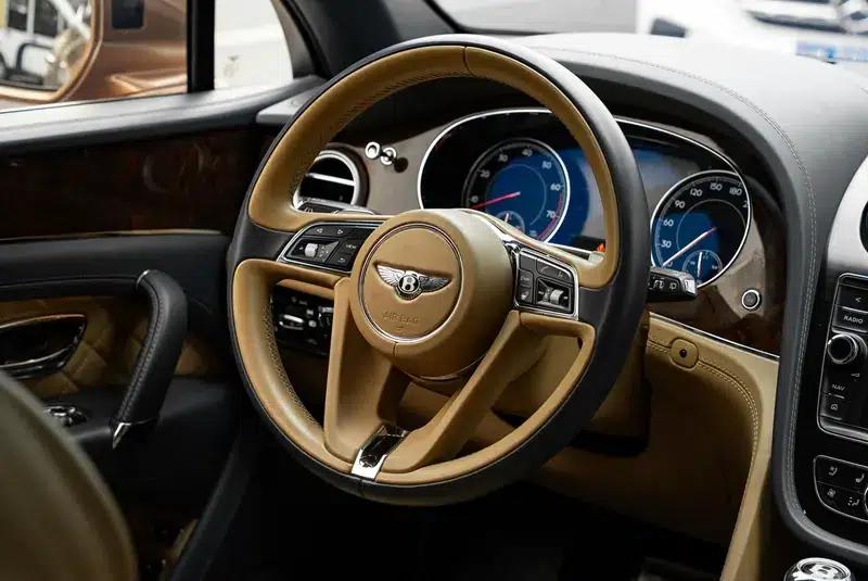 Bentayga 2016 6.0T First Edition Limited Edition — миниатюра 16