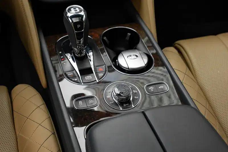 Bentayga 2016 6.0T First Edition Limited Edition — миниатюра 17