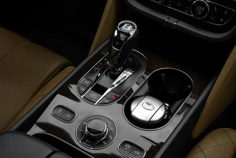 Bentayga 2016 6.0T First Edition Limited Edition — миниатюра 18