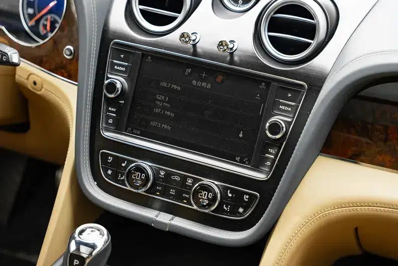 Bentayga 2016 6.0T First Edition Limited Edition — миниатюра 10