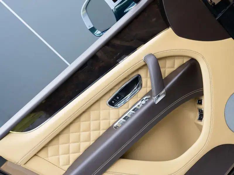 Bentayga 2016 6.0T Automatic AWD 4-seater Parallel Import — миниатюра 7