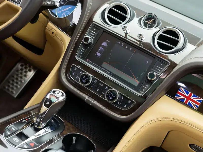 Bentayga 2016 6.0T Automatic AWD 4-seater Parallel Import — миниатюра 8