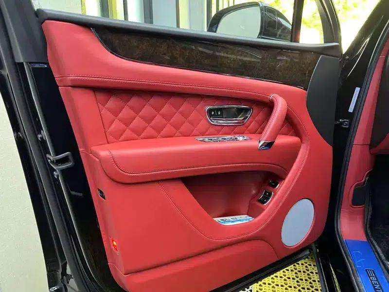 Bentayga 2017 6.0T Standard Edition — миниатюра 8