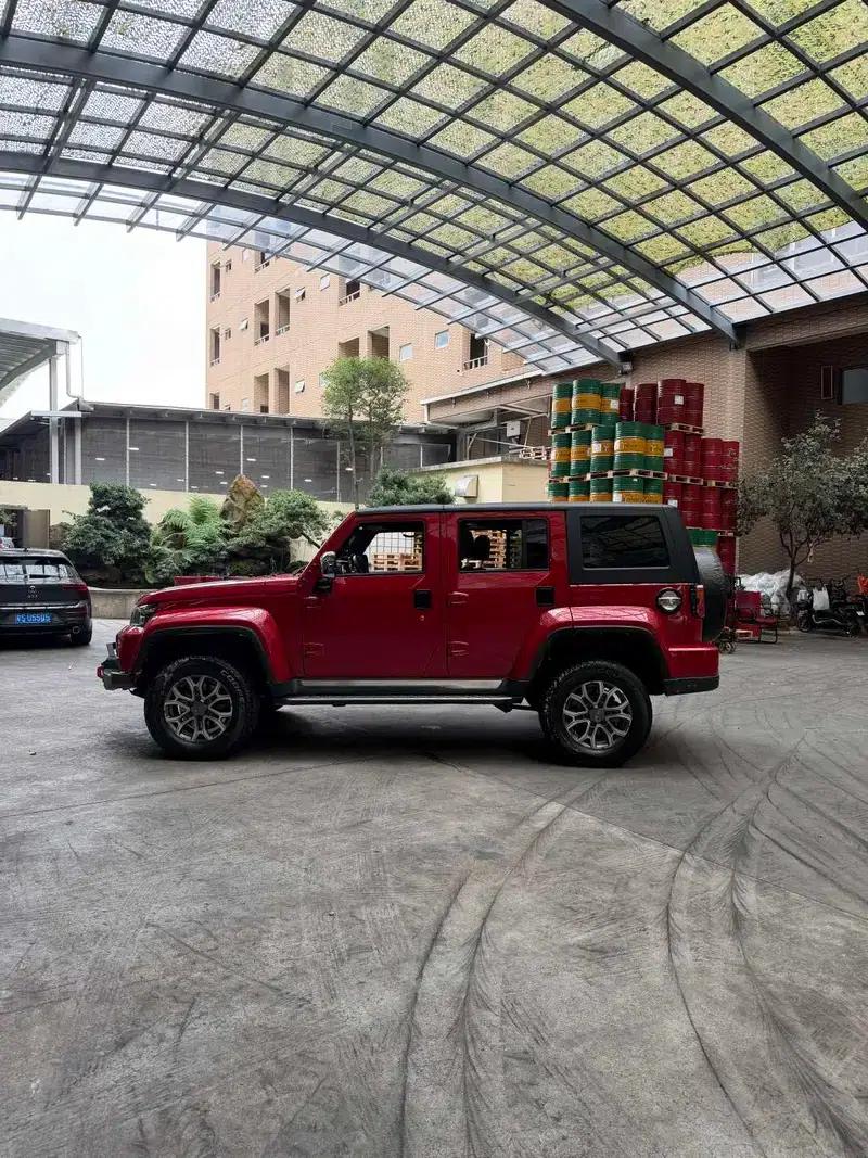 Beijing BJ40 2023 2.0T Automatic 4WD City Hunter Edition (Hero Model) — миниатюра 3