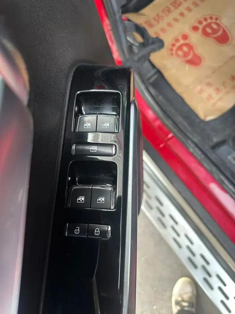 Beijing BJ40 2018 PLUS 2.3T Automatic 4WD Premium Edition — миниатюра 13