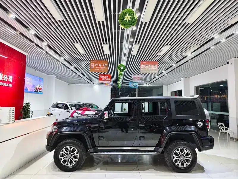 Beijing BJ40 2023 2.0T Automatic 4WD City Hunter Edition (Hero Model) — миниатюра 3