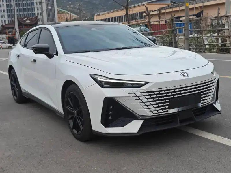 Changan UNI-V 2022 1.5T Premium Edition — миниатюра 3